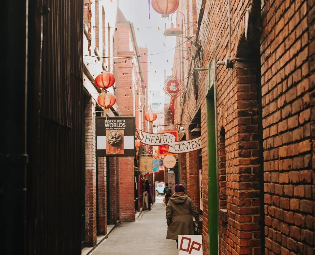 Charming Chinatown Quarters : Unique And Central Victoria Apartment