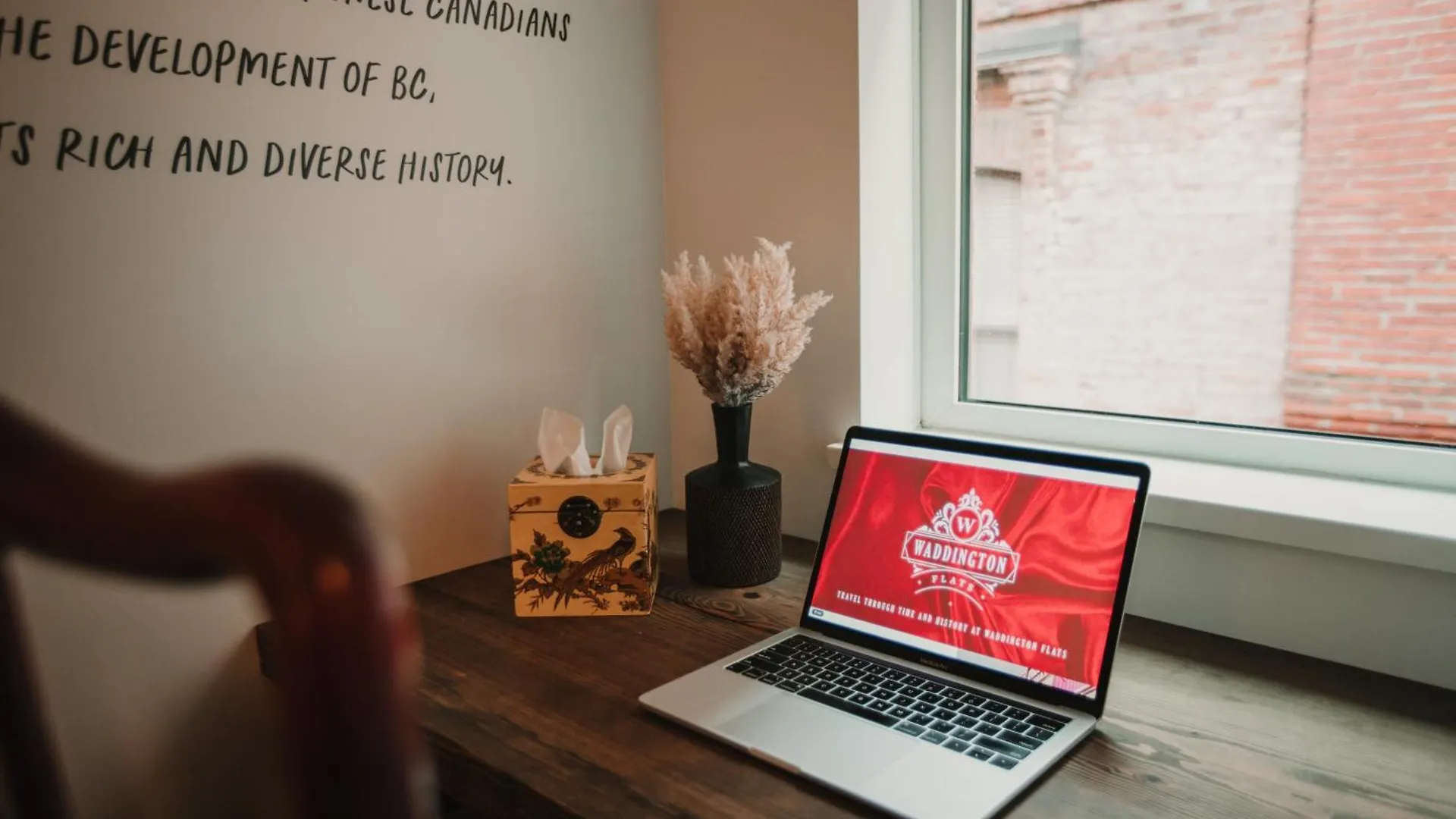 Charming Chinatown Quarters : Unique And Central Victoria Apartment