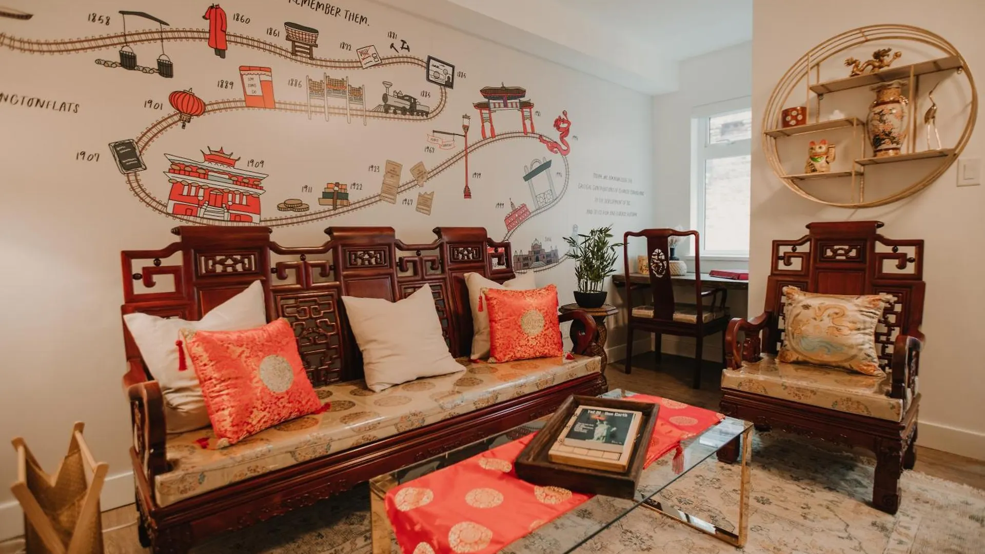Charming Chinatown Quarters : Unique And Central Victoria
