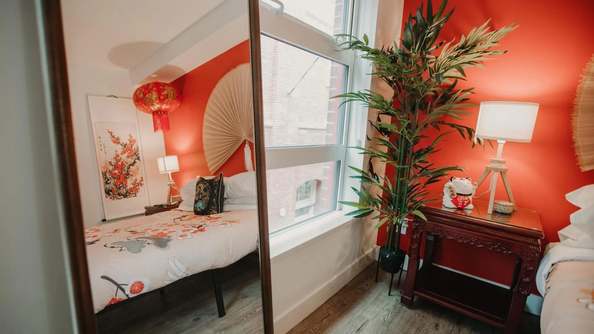 Apartment Charming Chinatown Quarters : Unique And Central Victoria