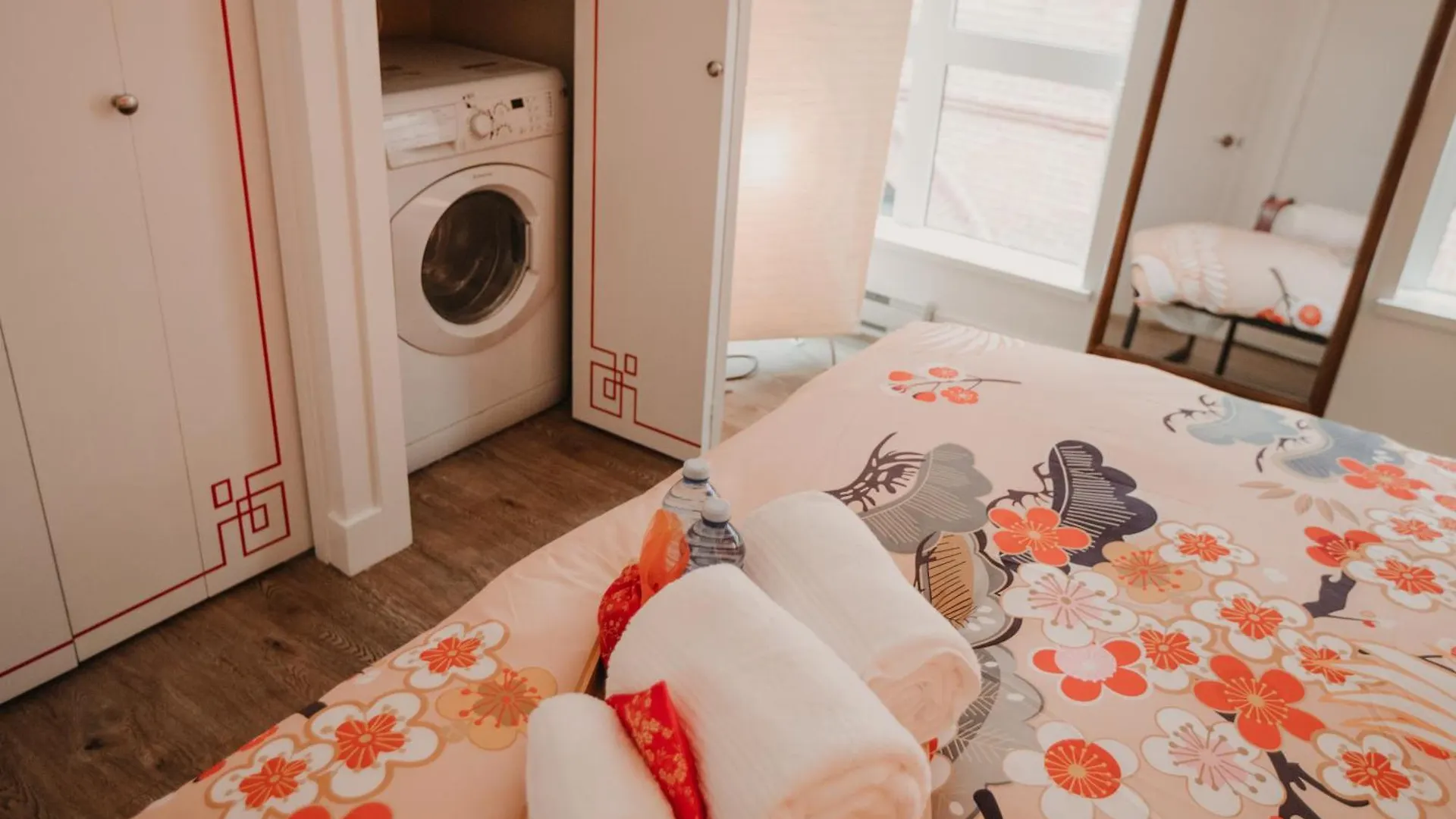Charming Chinatown Quarters : Unique And Central Victoria