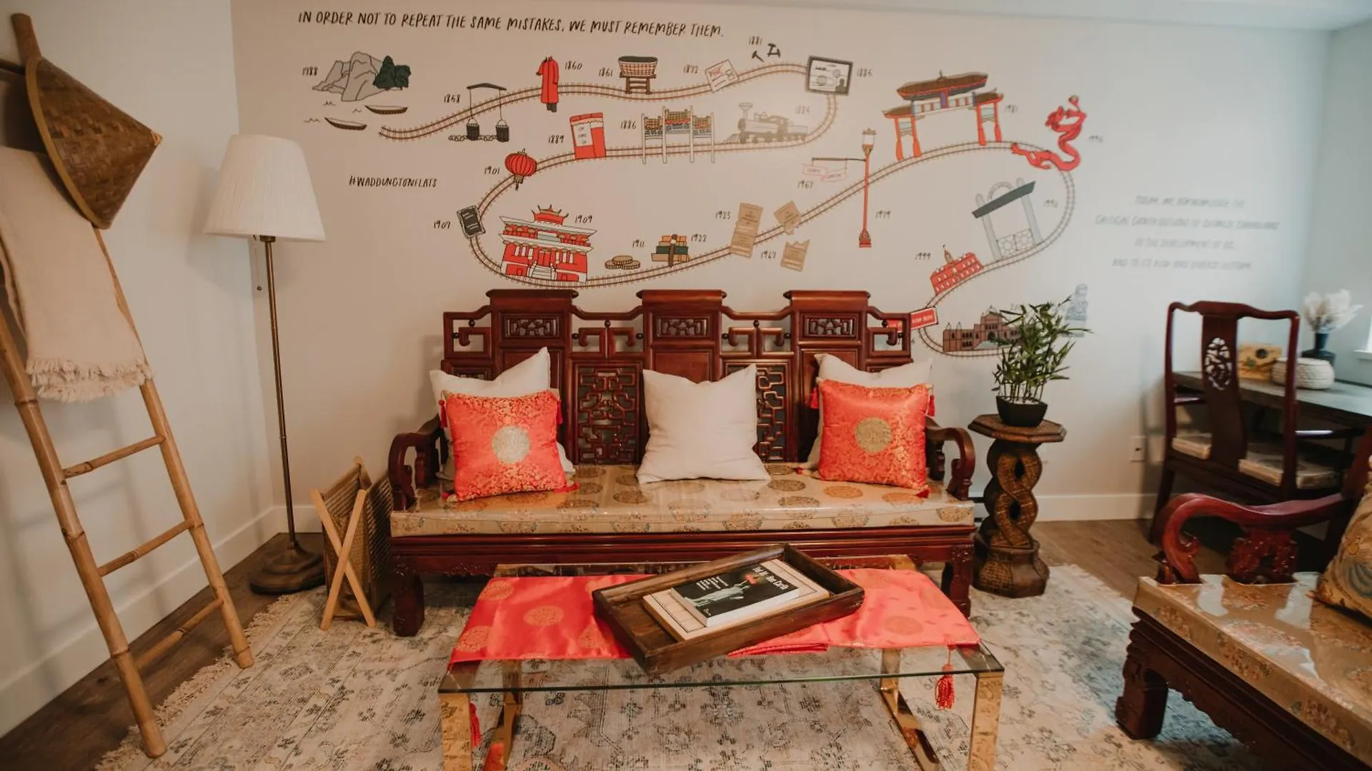 Charming Chinatown Quarters : Unique And Central Victoria Apartment